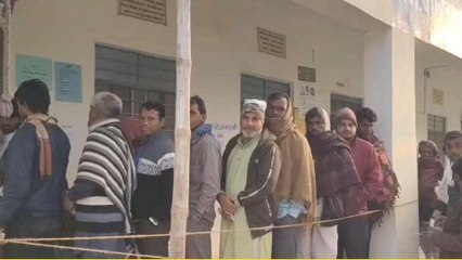 भीलवाड़ा: इस मतदान केन्द्र पर खराब हुई ईवीएम मशीन, मतदाता हुए परेशान