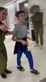 Israël : Regardez cette séquence bouleversante du jeune Ohad Munder, 9 ans, qui a près avoir été détenu par le Hamas depuis le 7 octobre, retrouve enfin son papa !