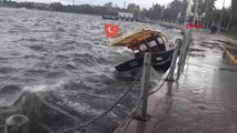 Kocaeli'nin Körfez ilçesinde çıkan fırtına tekneleri battı