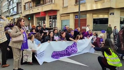 Multitudinaria manifestación por el 25-N en Asturias