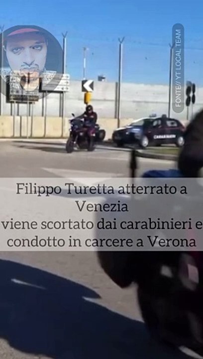 Filippo Turetta atterrato a Venezia viene condotto dai carabinieri in carcere a Verona