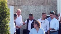 El Rey Juan Carlos reacciona con una sonrisa al supuesto chantaje de Bárbara Rey