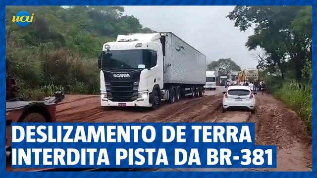 Deslizamento de terra interdita pista da BR-381