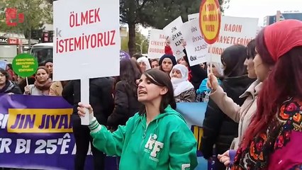 Gülistan Doku'nun ablası Aygül Doku' da eyleme katıldı. Kadınlar "Gülistan Doku nerede" sloganı atıyor