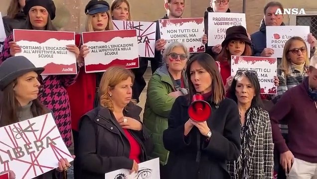 25 novembre, alla manifestazione di Azione l'urlo con i nomi delle vittime