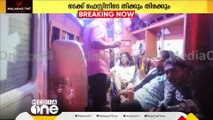 മഴ പെയ്തപ്പോൾ ഓഡിറ്റോറിയത്തിലേക്ക് ഓടിക്കയറി; ദുരന്തത്തിന് പിന്നിൽ...