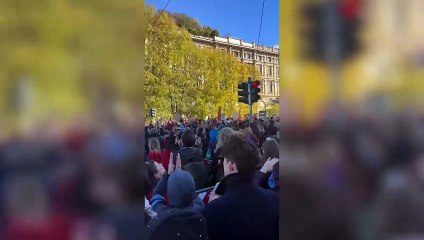 Chiara Ferragni asiste a la manifestación convocada en Milán por el 25N