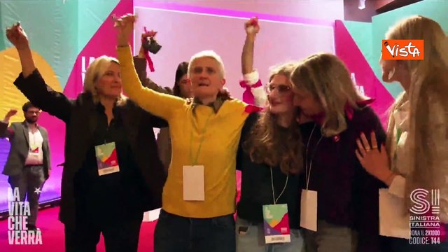 Violenza donne, il minuto di rumore al congresso di Sinistra Italiana