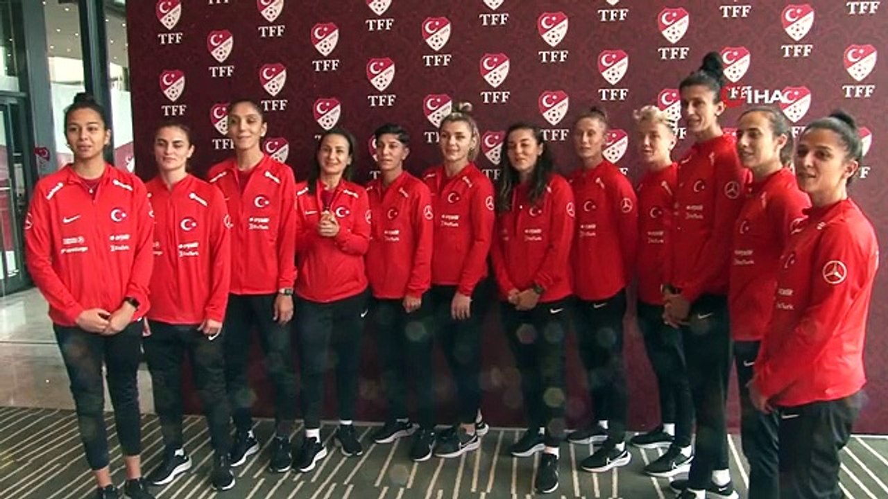 A Milli Kadın Futbol Takımı, basın mensupları ile buluştu