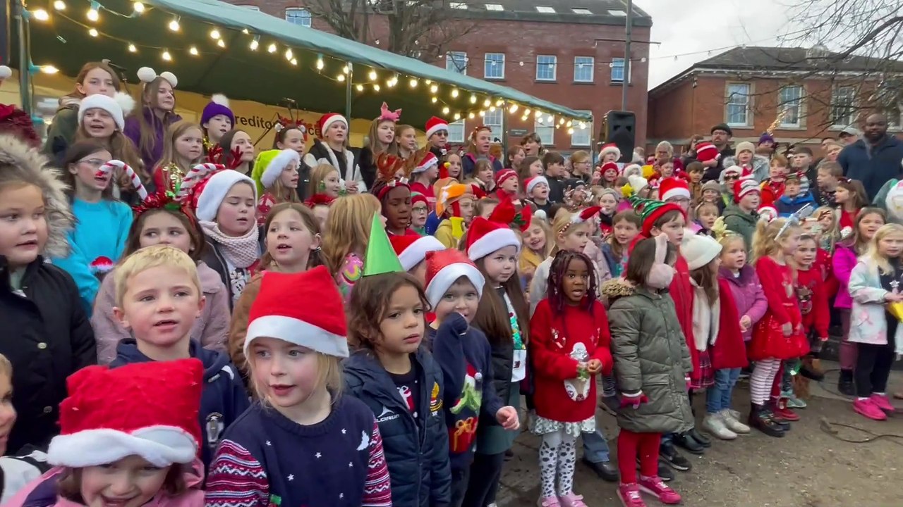Hayward and Landscore School Singers at Crediton Lights Switch On IMG ...