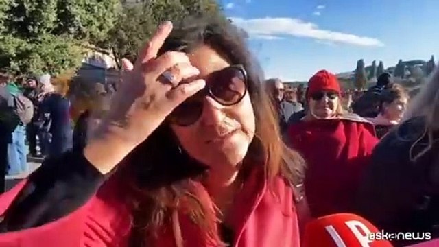 Marea umana a Roma alla manifestazione contro la violenza sulle donne