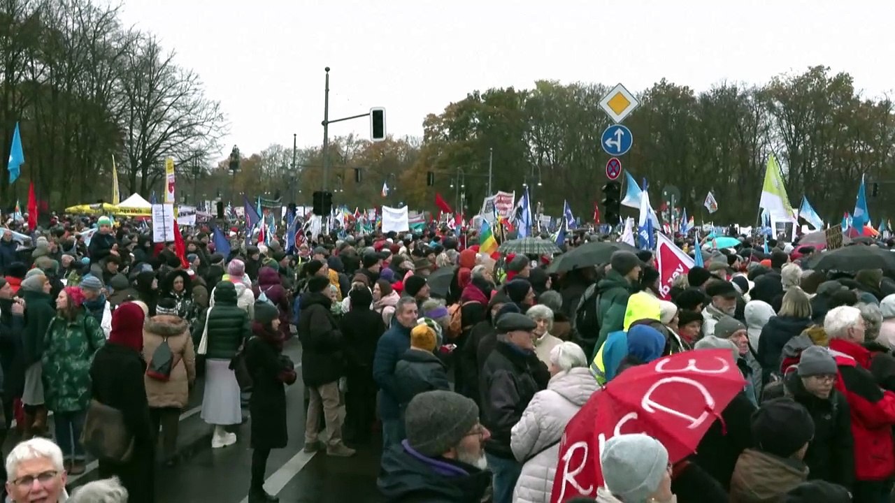 Tausende demonstrieren in Berlin für Frieden