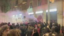25 novembre, corteo Roma: striscione e fumogeni davanti a Pro vita - Video