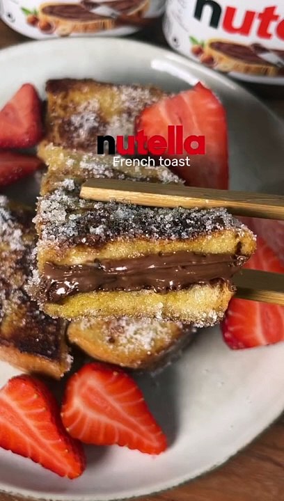 2_Nutella french toast För fyra små  2 Bröd ( jag använde Skogaholm)  Nutella 1 ägg 1 msk mjölk Strösocker att doppa de