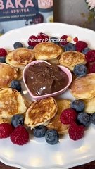 5_Fluffiga yoghurt pannkakor med jordgubbar  1 ägg 1,5 dl yoghurt  1 dl mjöl  1 12 tsk bakpulver  2 tsk Vaniljpulver (