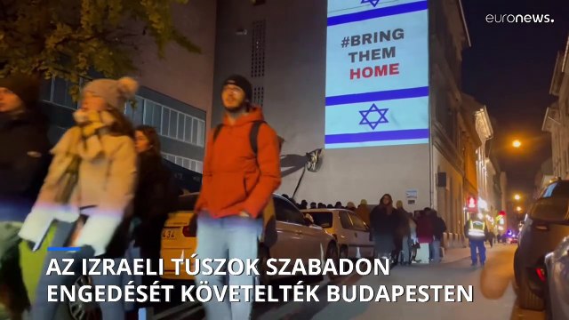 Hatalmas vetítéssel követeli a Gázában fogva tartott túszok szabadon engedés az izraeli nagykövetség