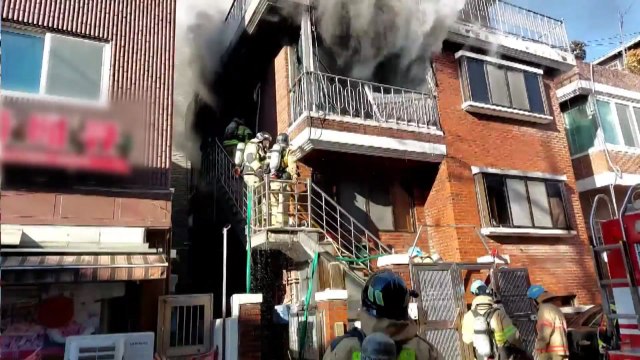 서울 도림동 주택에서 불...1명 구조·4명 대피 / YTN