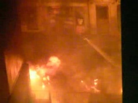 Video Incendie voitures rue Dutot 75015 nuit Part1 - incend