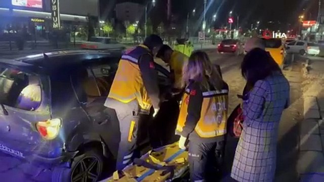 Elazığ'da üç otomobilin karıştığı zincirleme trafik kazasında 3 kişi yaralandı