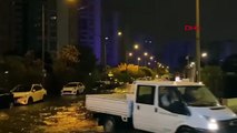 İzmir'de Kuvvetli Yağış ve Fırtına Sonucu Deniz Taştı