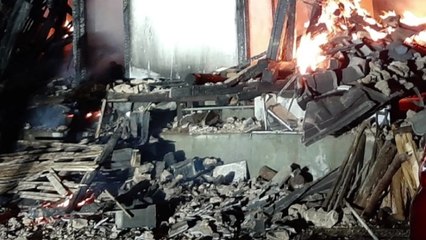 경북 영주 목조 주택에 불...4명 연기 흡입 / YTN