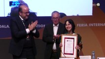 Coral Bracho recibe el Premio FIL de Literatura 2023