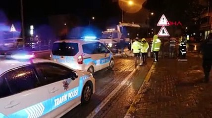 Denizli'de kuvvetli rüzgar; çatılar uçtu, ağaçlar devrildi