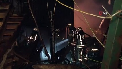 Tuzla'da bir işyeri alev alev yandı