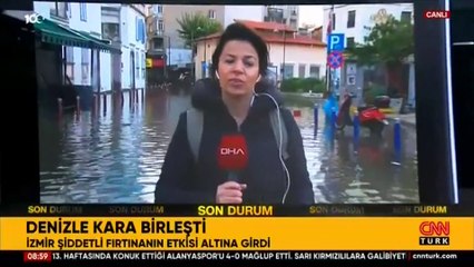 Denizle kara birleşti! İzmir şiddetli fırtınanın etkisi altına girdi