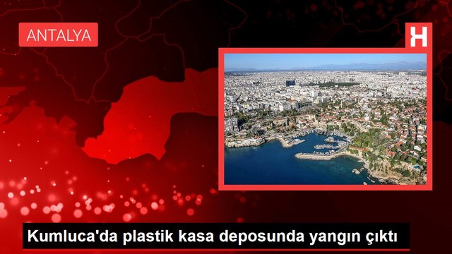Kumluca'da plastik kasa deposunda yangın çıktı