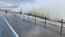 İstanbul'da fırtınayla beraber dev dalgalar oluştu