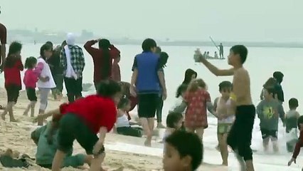 İsrail ordusunun yasağına rağmen onlarca Filistinli sahillere akın etti