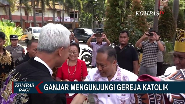 Kunjungi Gereja Toraja, Ganjar Pranowo Diberi Penutup Kepala dan Sarung Tenun Khas Lokal!