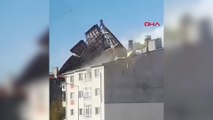 Sivas'ta kuvvetli rüzgar; çatu uçtu, araçlar hasar gördü