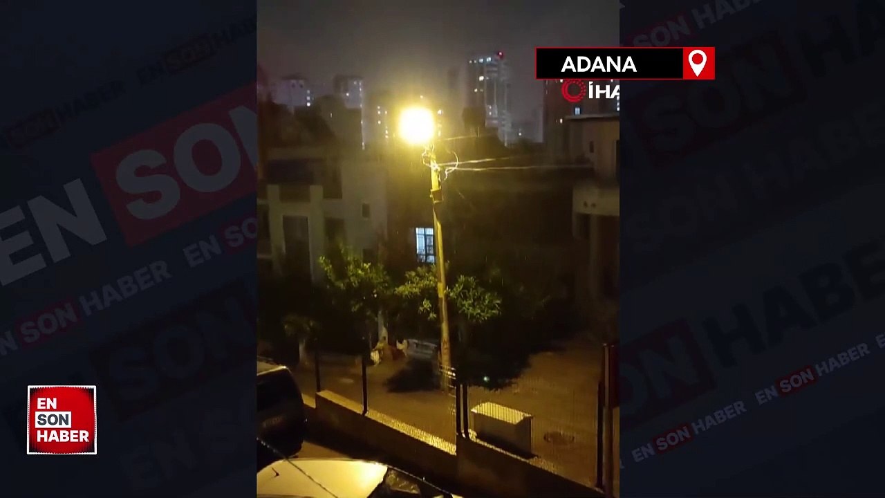 Yağmur yolları nehre çevirdi, vatandaşlar şimşek altında halay çekti