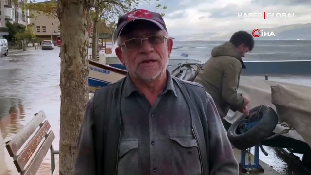 Fırtına felç etti: Evler suyla doldu, vatandaşlar dışarıya çıkamadı