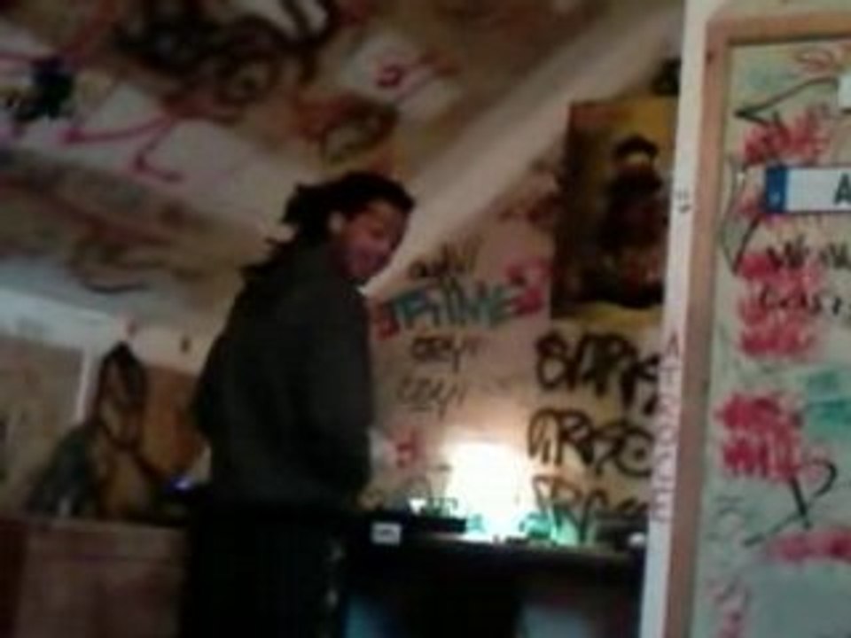 bagou atr live dans sa chambre