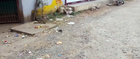 सडक़ जर्जर होने से चलना मुश्किल