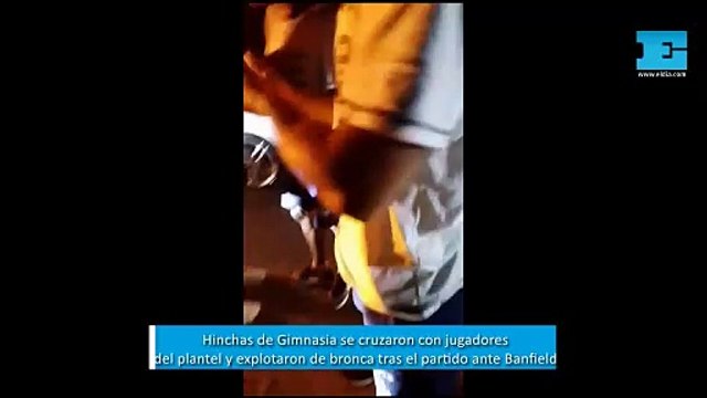 Hinchas de Gimnasia se cruzaron con jugadores del plantel y explotaron de bronca tras el partido ante Banfield