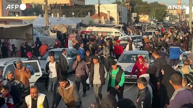 Gli sfollati di Gaza iniziano a tornare alle loro case dopo la tregua