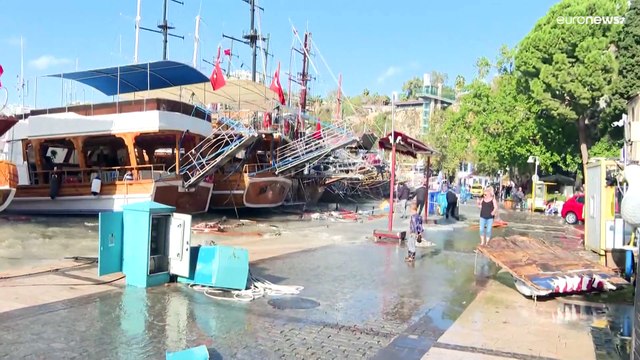 شاهد: أمطار طوفانية وعواصف قوية تتسبب بفيضانات جارفة في تركيا