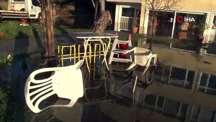 İstanbul'da deniz taştı, evler sular altında kaldı