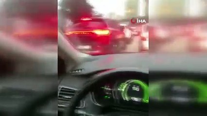 Download Video: Adana'da su borusu patladı, yollar nehre döndü