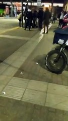 Lampugnano, un venditore abusivo di kebab viene buttato a terra e picchiato da alcune