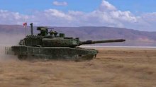 ビデオがトルコの新型戦車アルタイのテストを示す