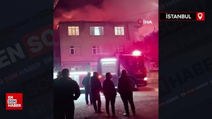 Ataşehir'de binanın çatısı alev alev yandı