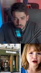Une fille est sorti des toilettes du McDonald's en pleurant