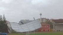 Spor salonunun çatısı uçtu