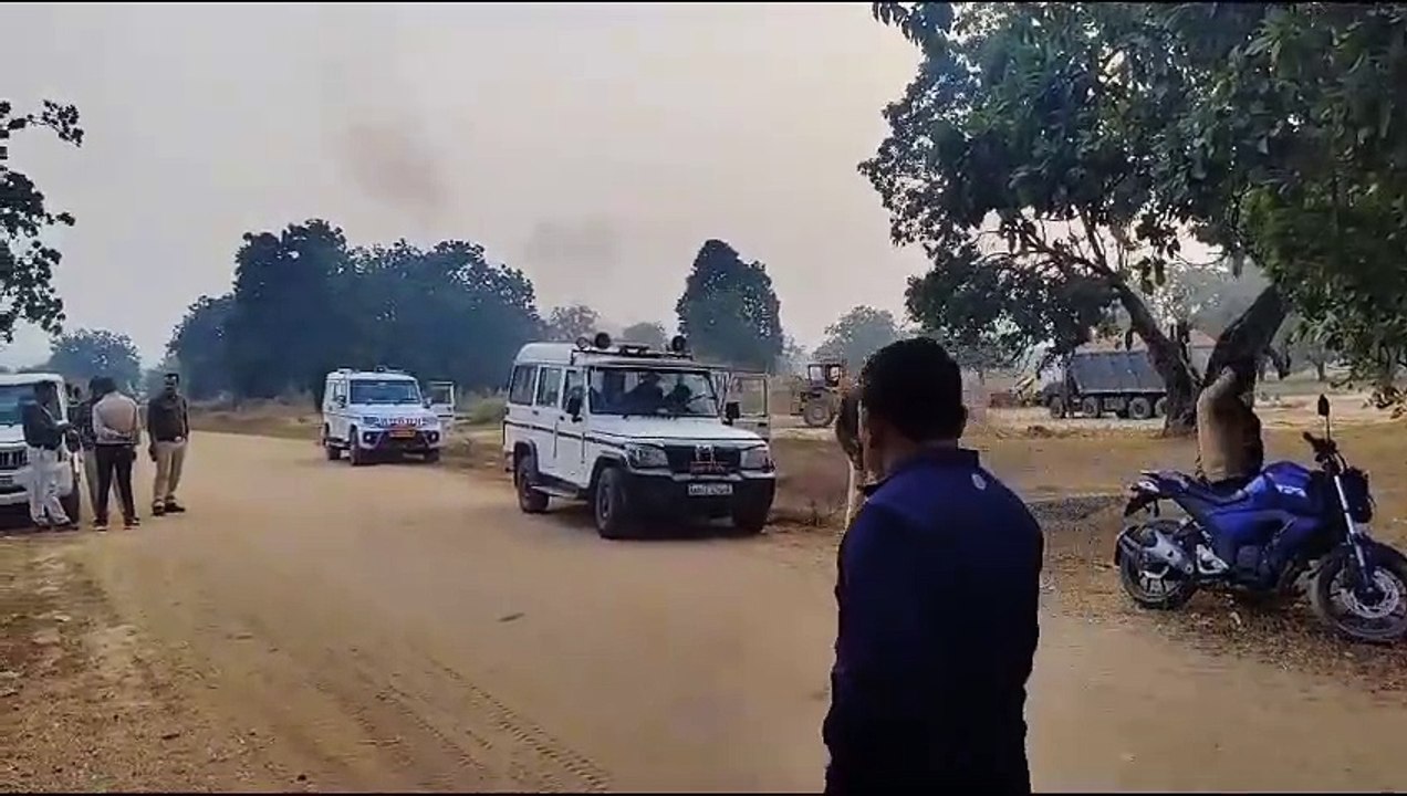 video story- बेखौफ रेत माफियाओं ने आधी रात ट्रै...