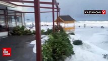 Karadeniz'de fırtına dev dalgalar oluşturdu